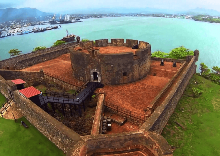 “La Fortaleza de San Felipe: Más historia que un grupo de señoras en el salón.